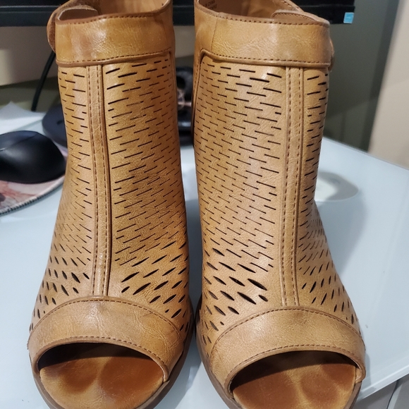 Harlow Shoes - Picture 3 of 4